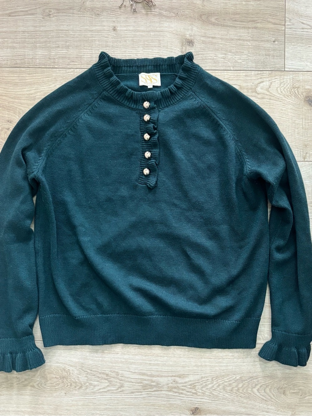 SSYS the Label Bonnie Sweater Dark Green Sweater with Ruffle Neck & Gold Buttons